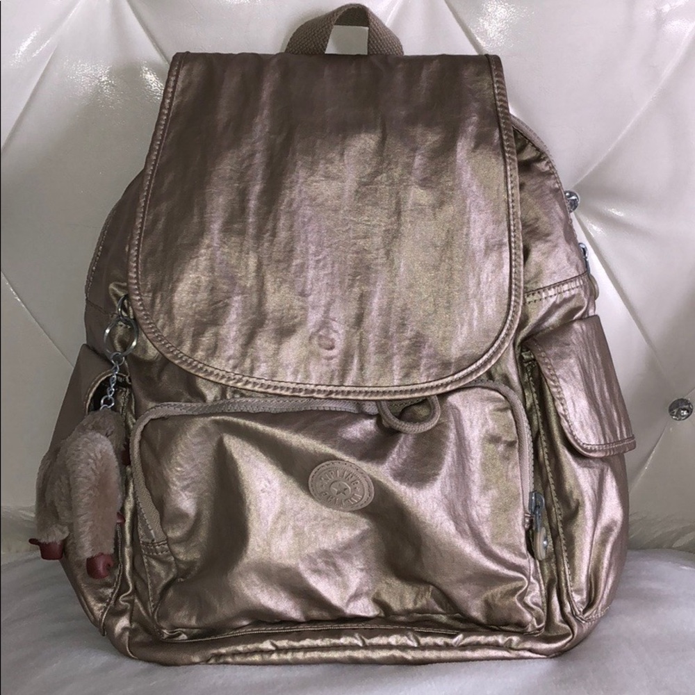 Ravier Medium Metallic Backpack 🎀